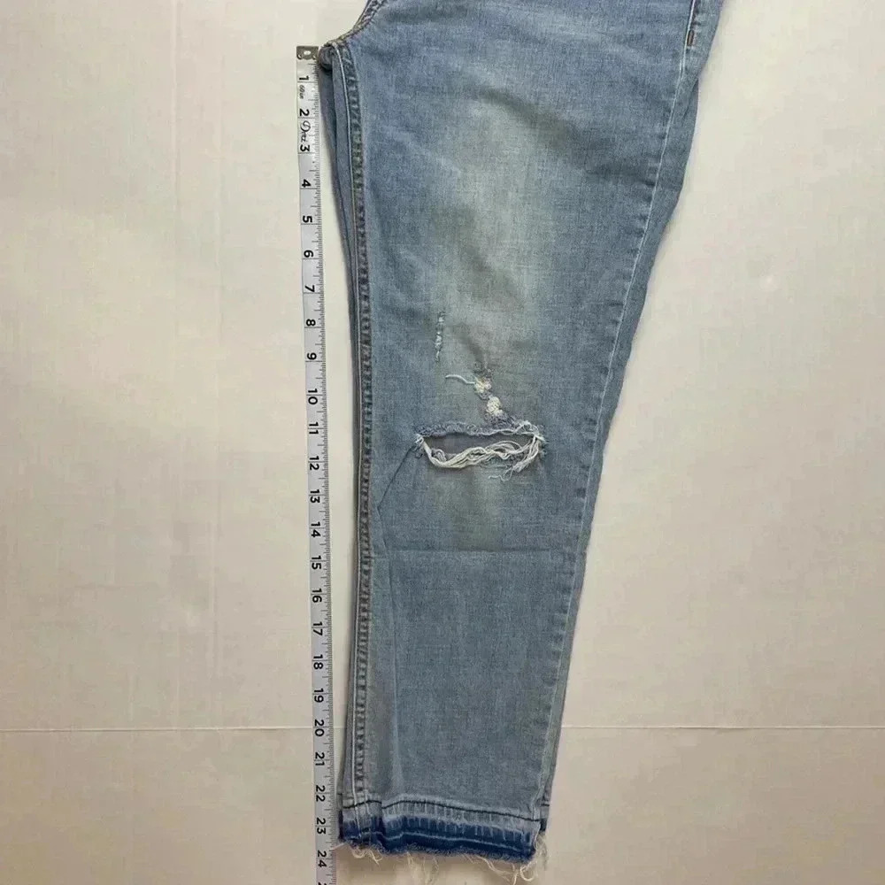 Old navy boyfriend straight distressed jeans - Picture 5 of 8
